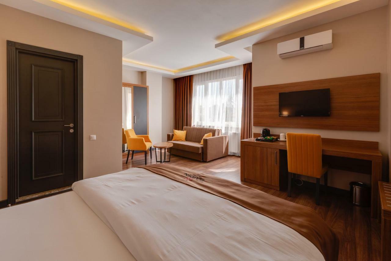 City Hotel Batumi Bagian luar foto